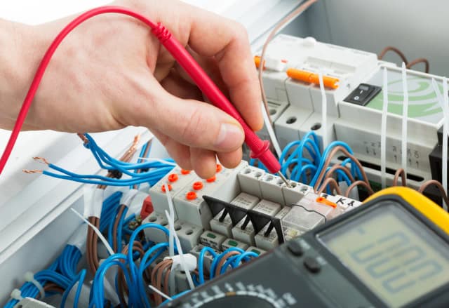 Ile kosztuje punkt elektryczny? Sprawdź ceny i czynniki wpływające na koszt